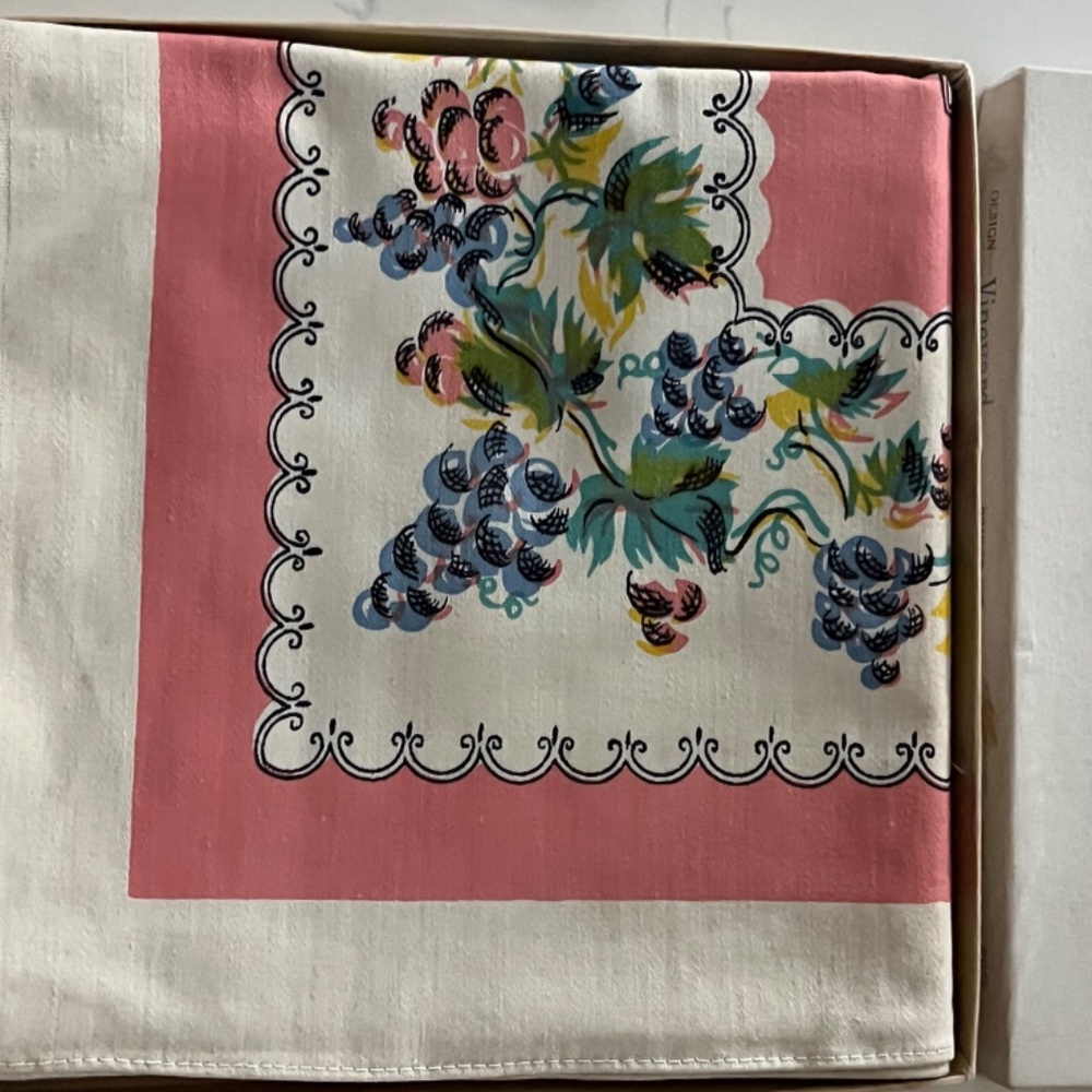 Vintage Tablecloth & Napkins - Picture 2 of 8
